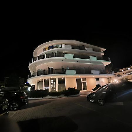Eu Ropa Hotel Nereto Eksteriør billede