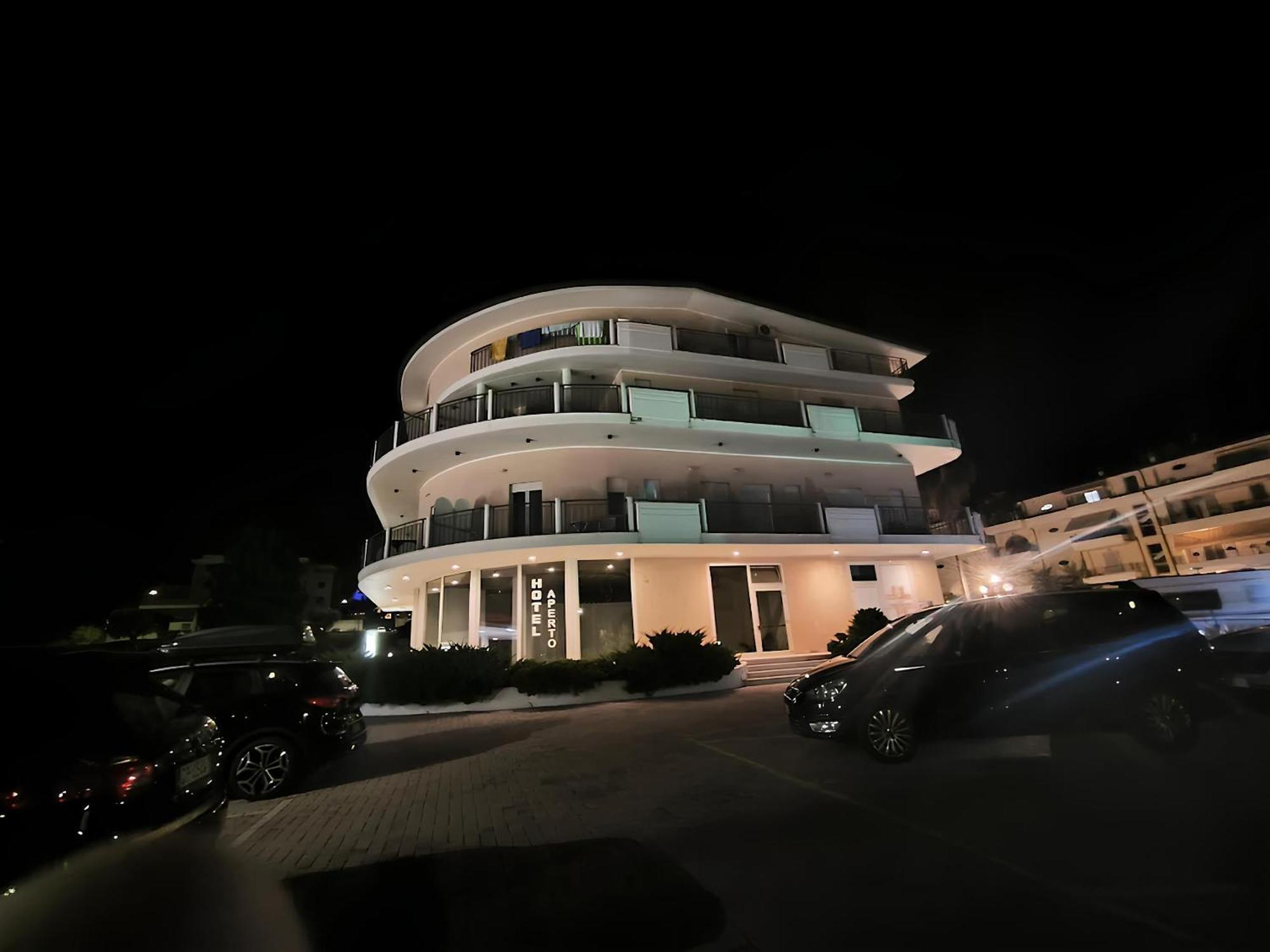 Eu Ropa Hotel Nereto Eksteriør billede