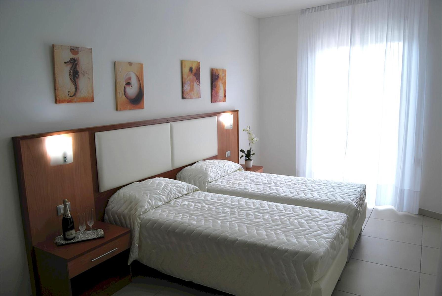 Eu Ropa Hotel Nereto Eksteriør billede
