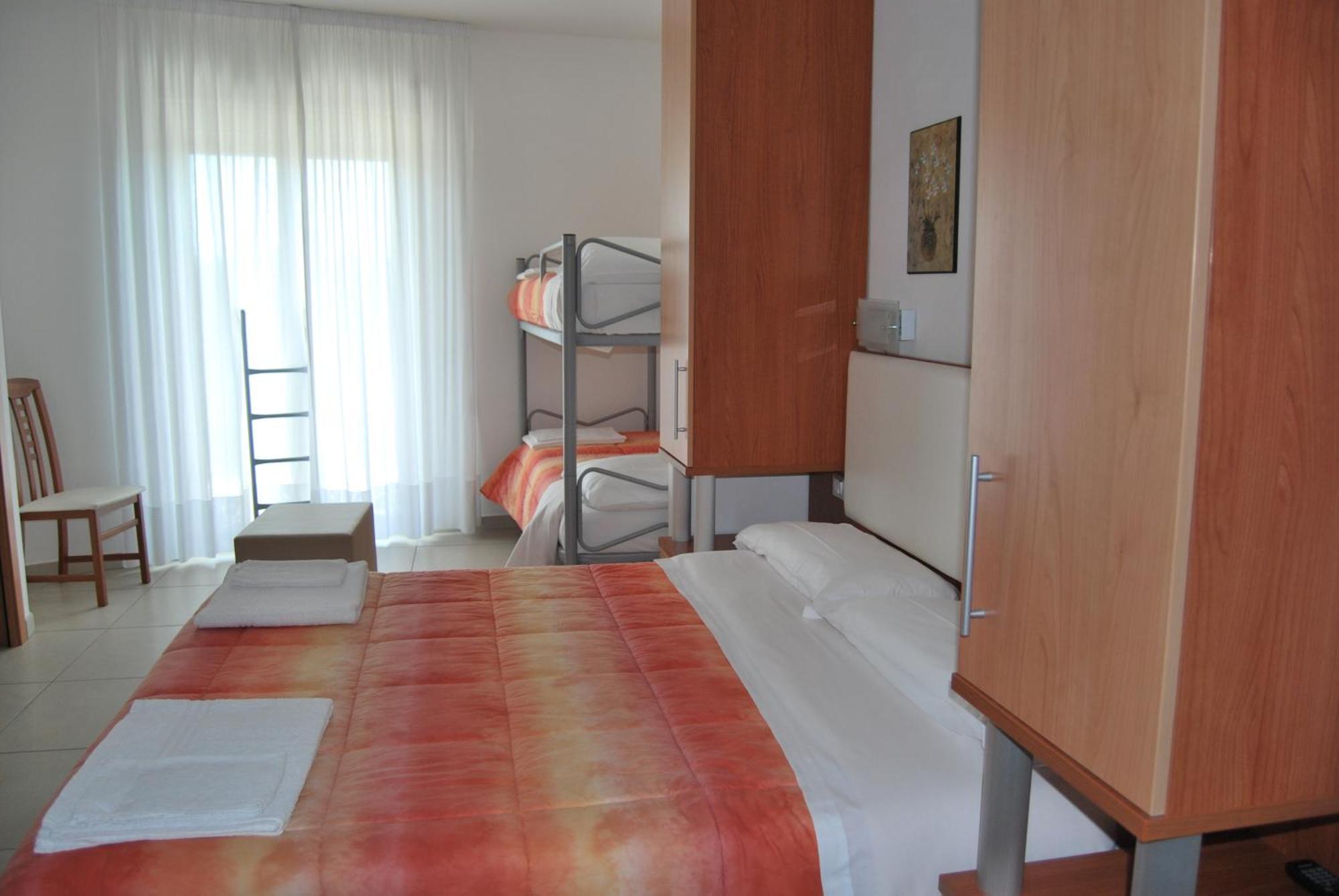 Eu Ropa Hotel Nereto Eksteriør billede