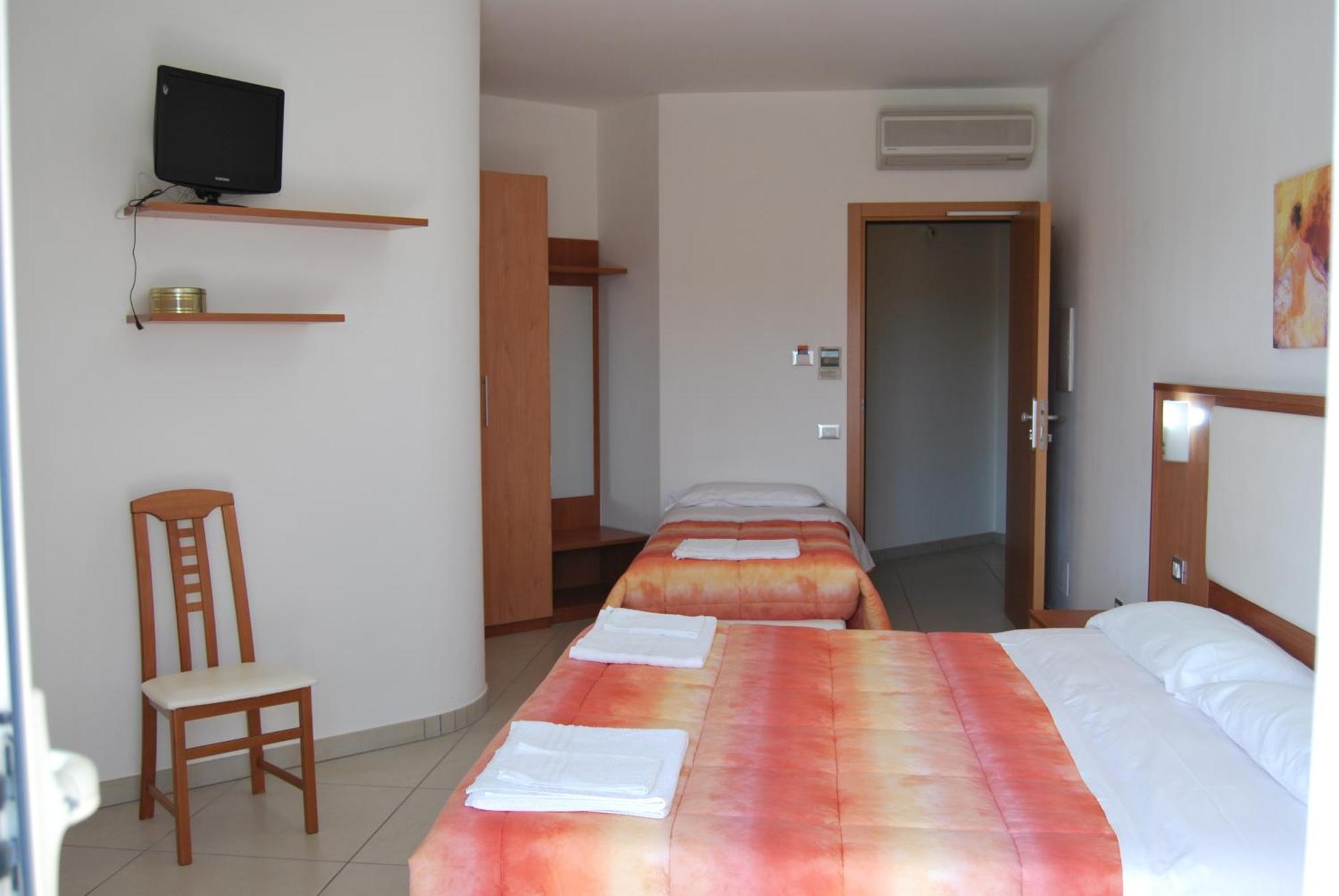 Eu Ropa Hotel Nereto Eksteriør billede